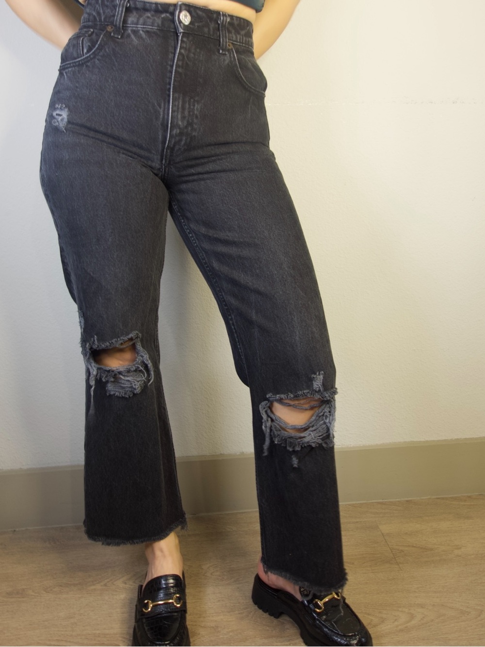 Zara High-Rise Distressed Raw Hem Jeans Black Size USA 6